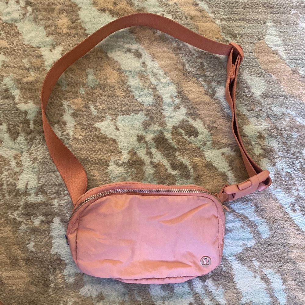 COPY - Lululemon Everywhere Belt Bag Pastel Pink